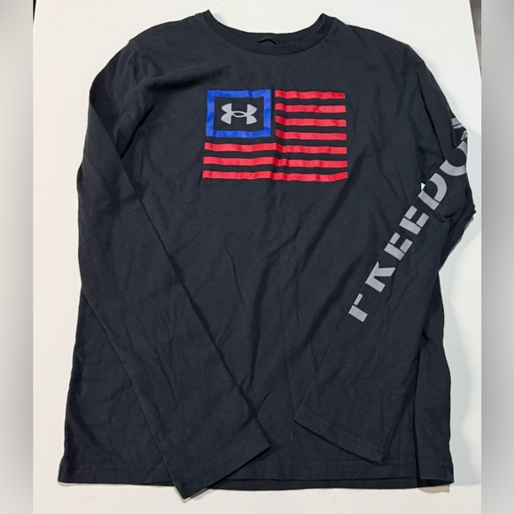 EUC Boys Under Armour Loose Fit Freedom Long Sleeve - Size YXL - Picture 1 of 1